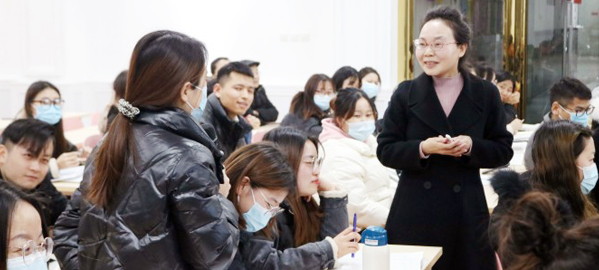 志丹 专家指导+名师授课+培优补弱+日清月结的教学模式