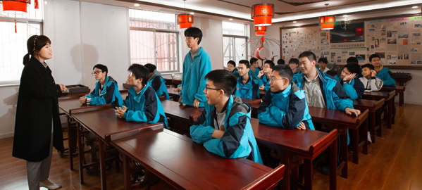 志丹 分类教学，因材施教，采取“一类一方案、一人一目标”的教学方法