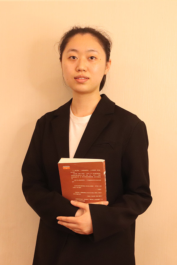 志丹梁艺 本科学历，优秀班主任
